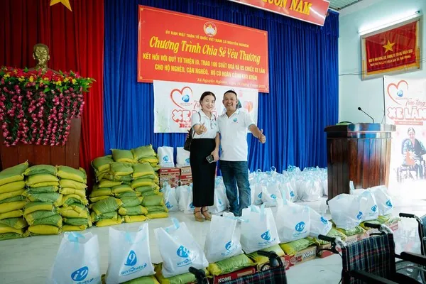 Hình ảnh tượng trưng cho các nguồn lực hỗ trợ, với các biểu tượng về cộng đồng, tư vấn và giúp đỡ cho phụ huynh.